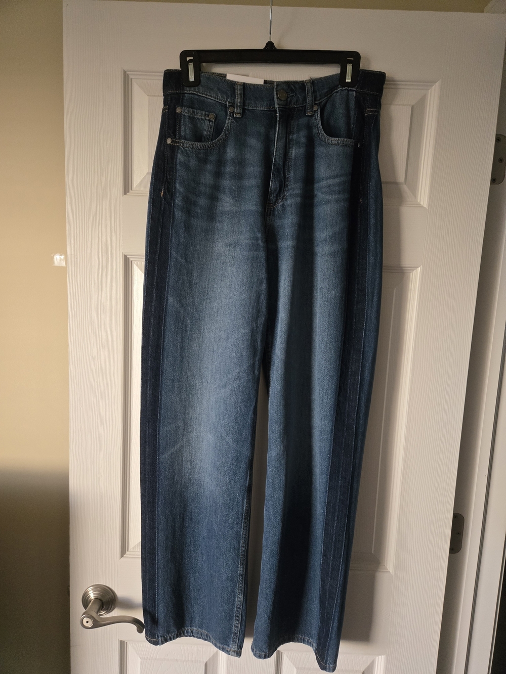 Straight-Leg Women’s Jeans in Two-Tone Blue Denim